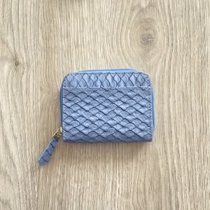 Billetera azul hortensia con cremallera en cuero