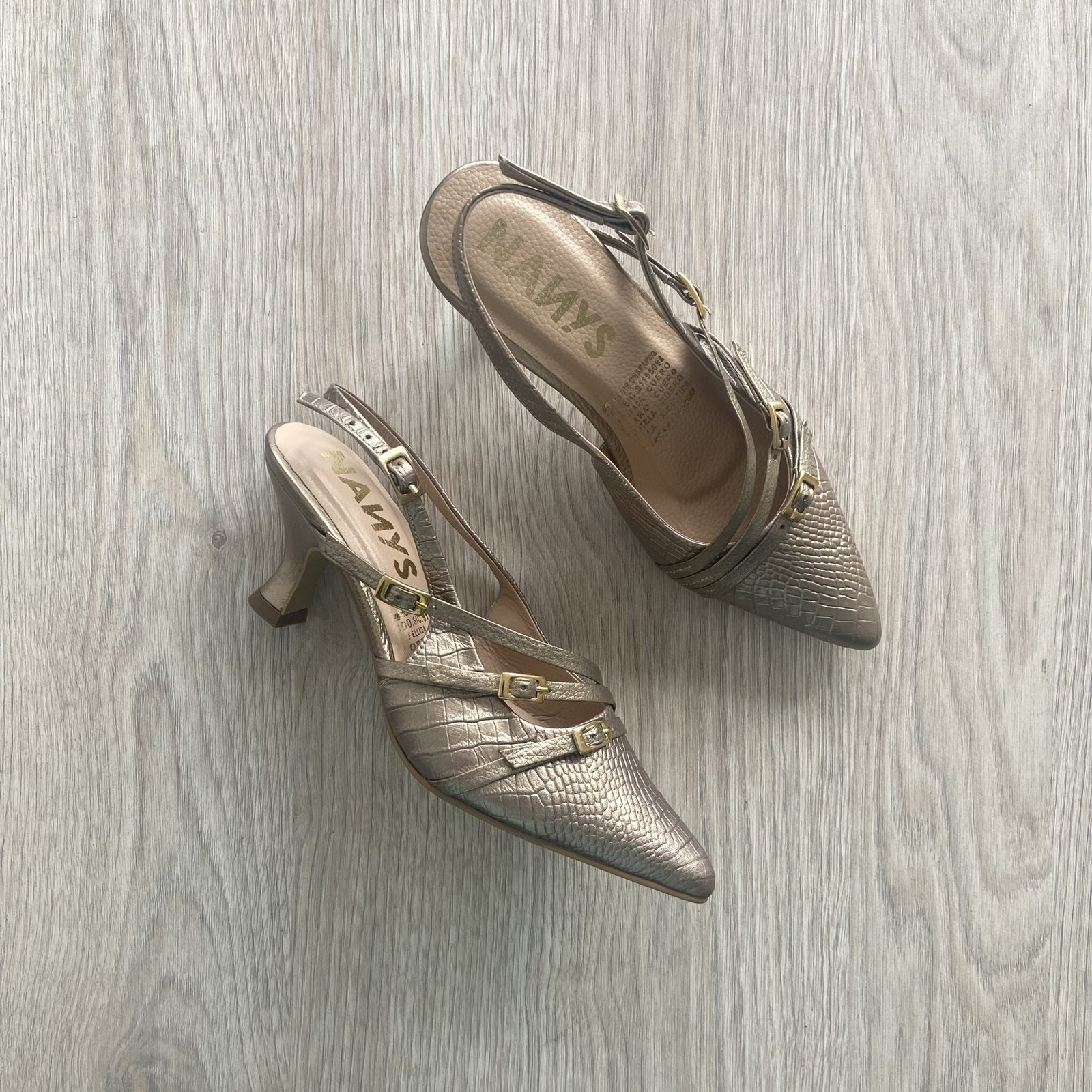 Zapatos bronce en cuero con correas - Imagen 2