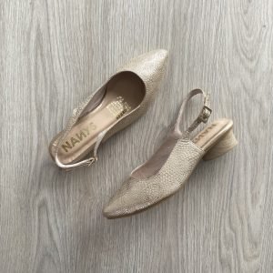 Baletas doradas en cuero