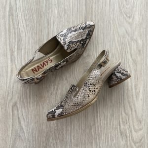 Zapatos bronce, beige y talco en cuero tipo folia