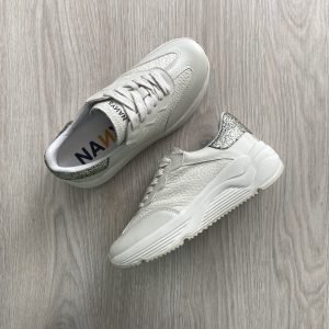 Tenis talco en cuero con suela en goma