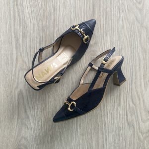 Zapato azul oscuro en cuero y herraje