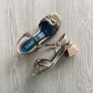 Sandalia bronce en cuero