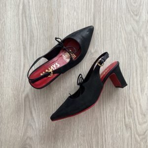 Zapatos negros en cuero con moño