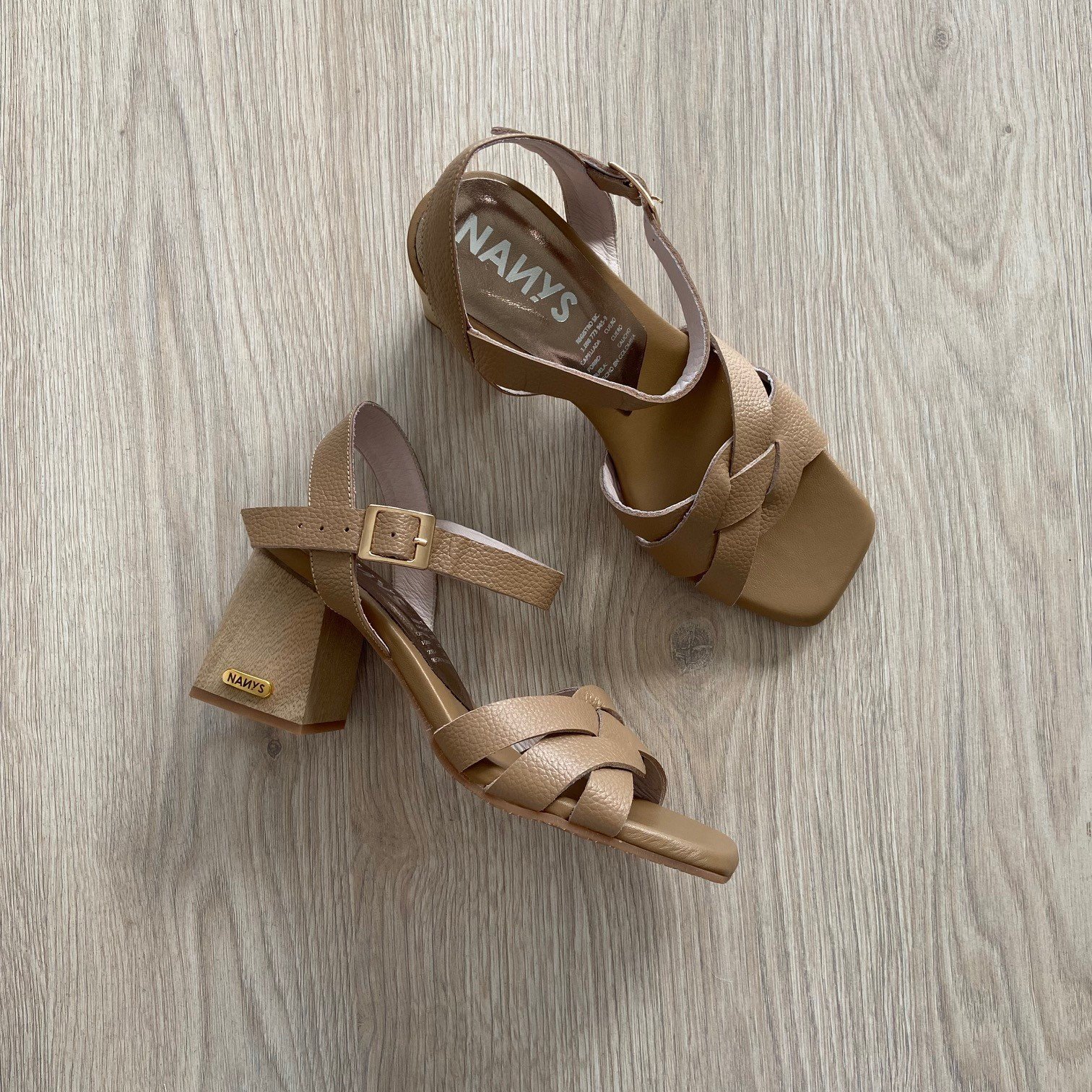 Sandalia taupe en cuero - Imagen 2