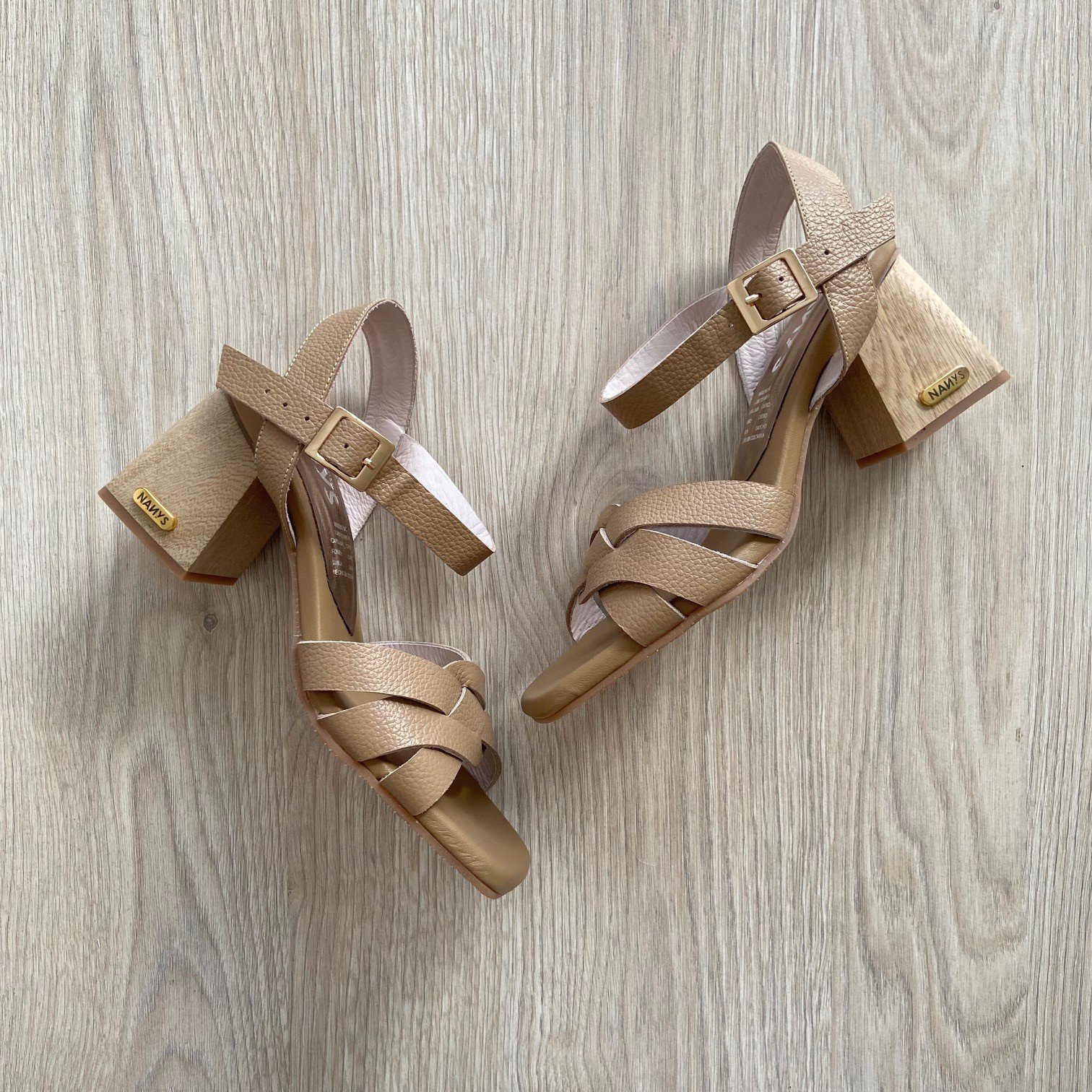 Sandalia taupe en cuero - Imagen 3