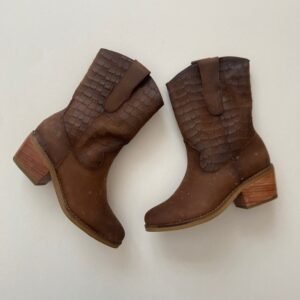 Botas cafes en cuero
