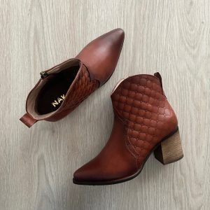 Botines miel en cuero tipo texanos