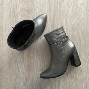 Botines metalizado fosil en cuero
