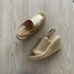 Sandalias doradas en cuero con plataforma en yute