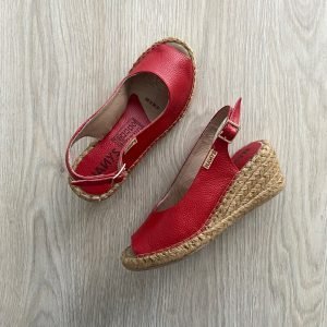 Sandalias rojas en cuero despuntadas