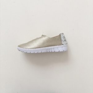 Tenis dorado en cuero con cremallera