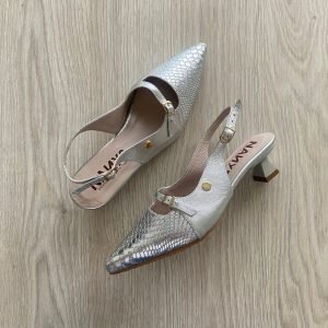 Zapato bajito plateado en cuero