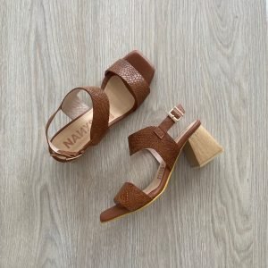 Sandalias miel en cuero