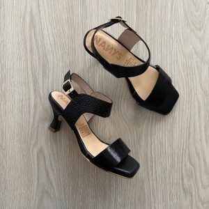 Sandalias negras en cuero