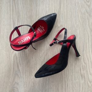 Zapato negro alto estileto en cuero