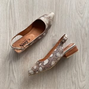 Baleta taupe con talco en cuero tipo folia