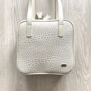 Bolso talco cuadrado en cuero