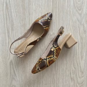 Zapatos café en cuero tipo folia