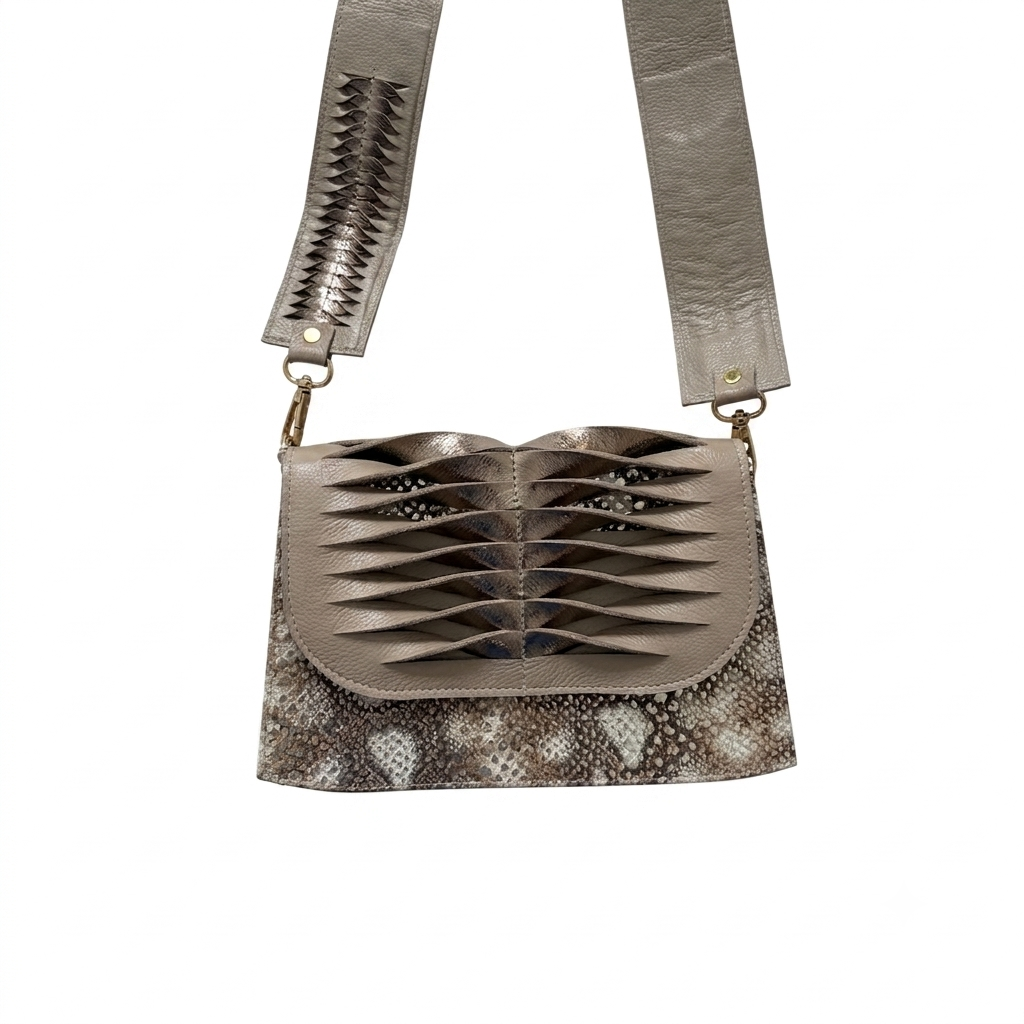 Bolso manos libres taupe con dorado en cuero