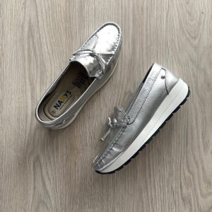 Mocasines plateado en cuero