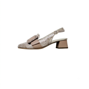 Zapatos taupe brillante y liso en cuero con hebilla