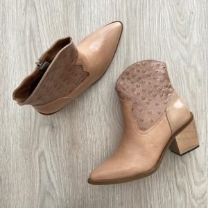 Botines texanos beige en cuero