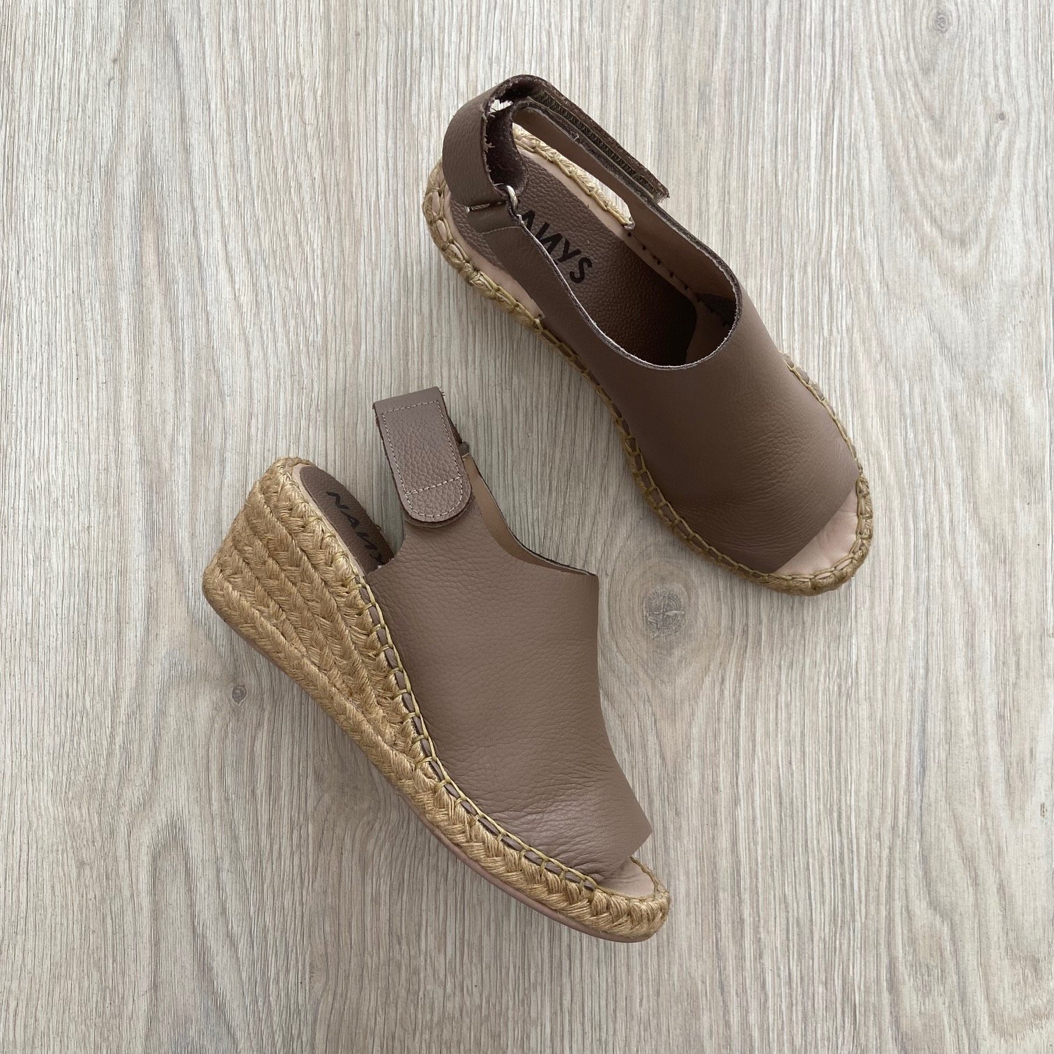 Sandalias moca en cuero con yute - Imagen 2