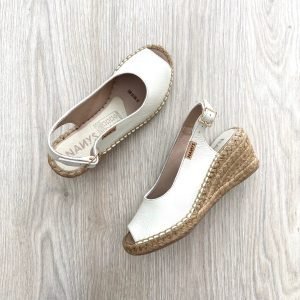 Sandalias talco en cuero despuntadas