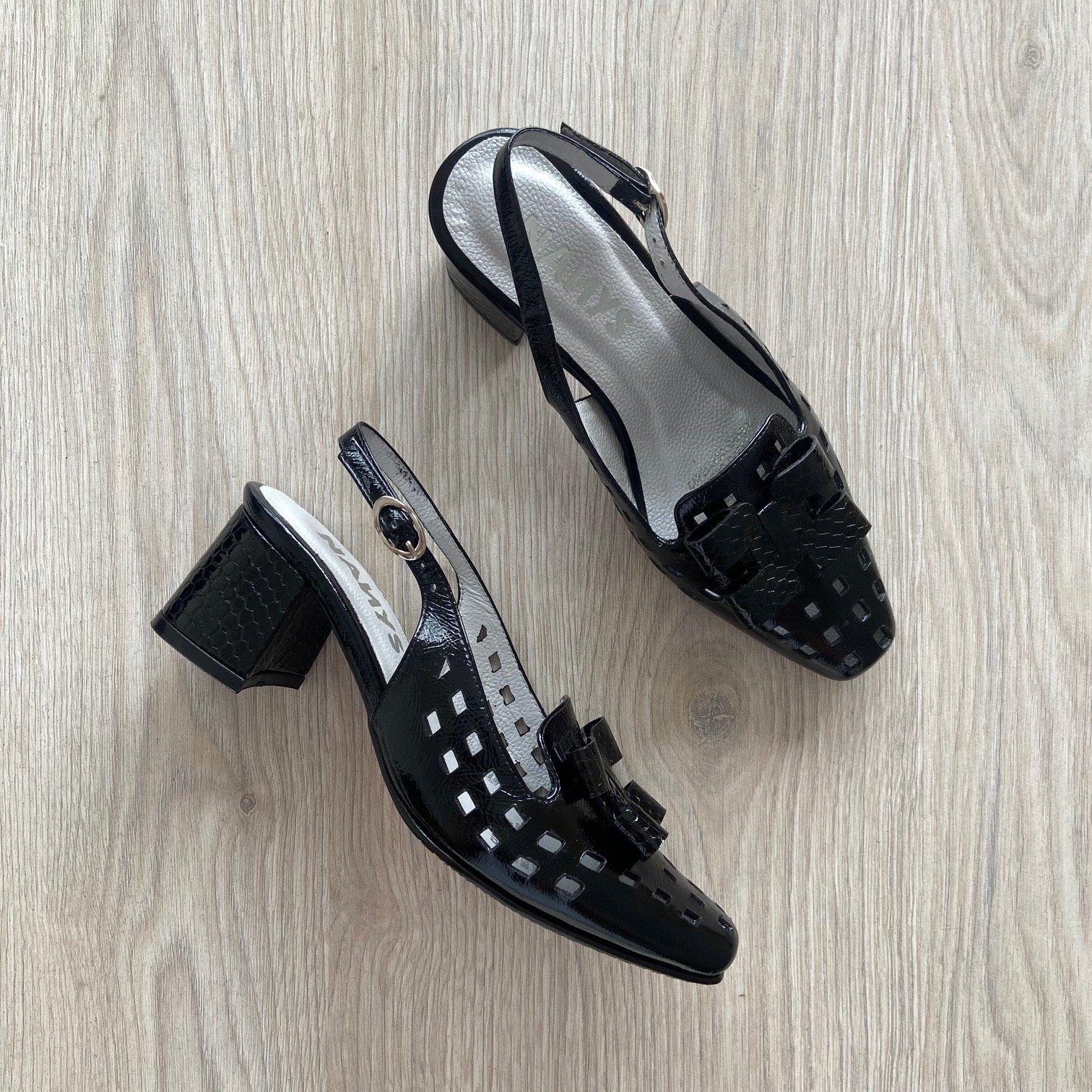 Zapatos negros en cuero tipo charo con punta semi cuadrada - Imagen 3