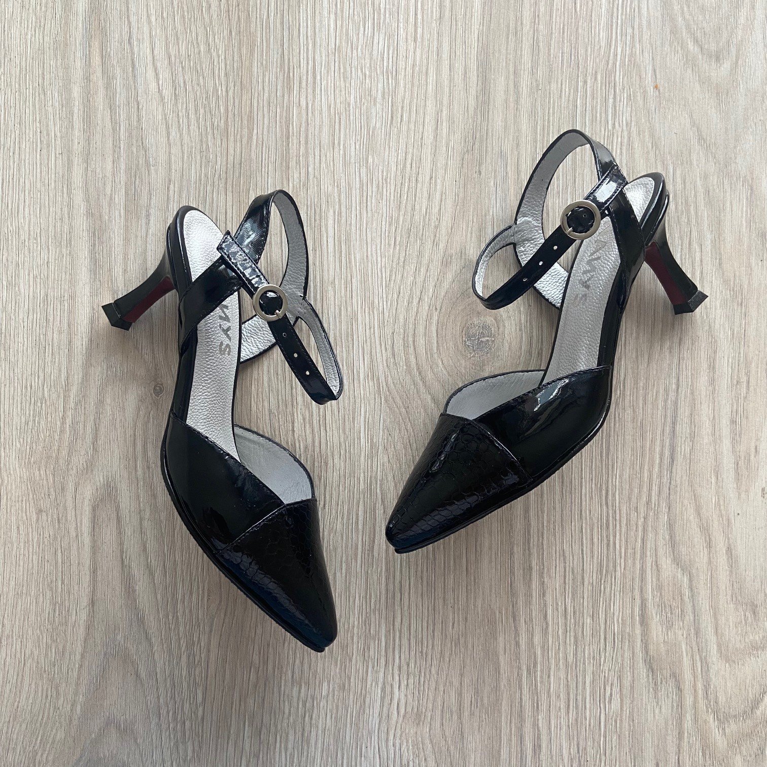 Zapatos negros en cuero tipo charol - Imagen 2