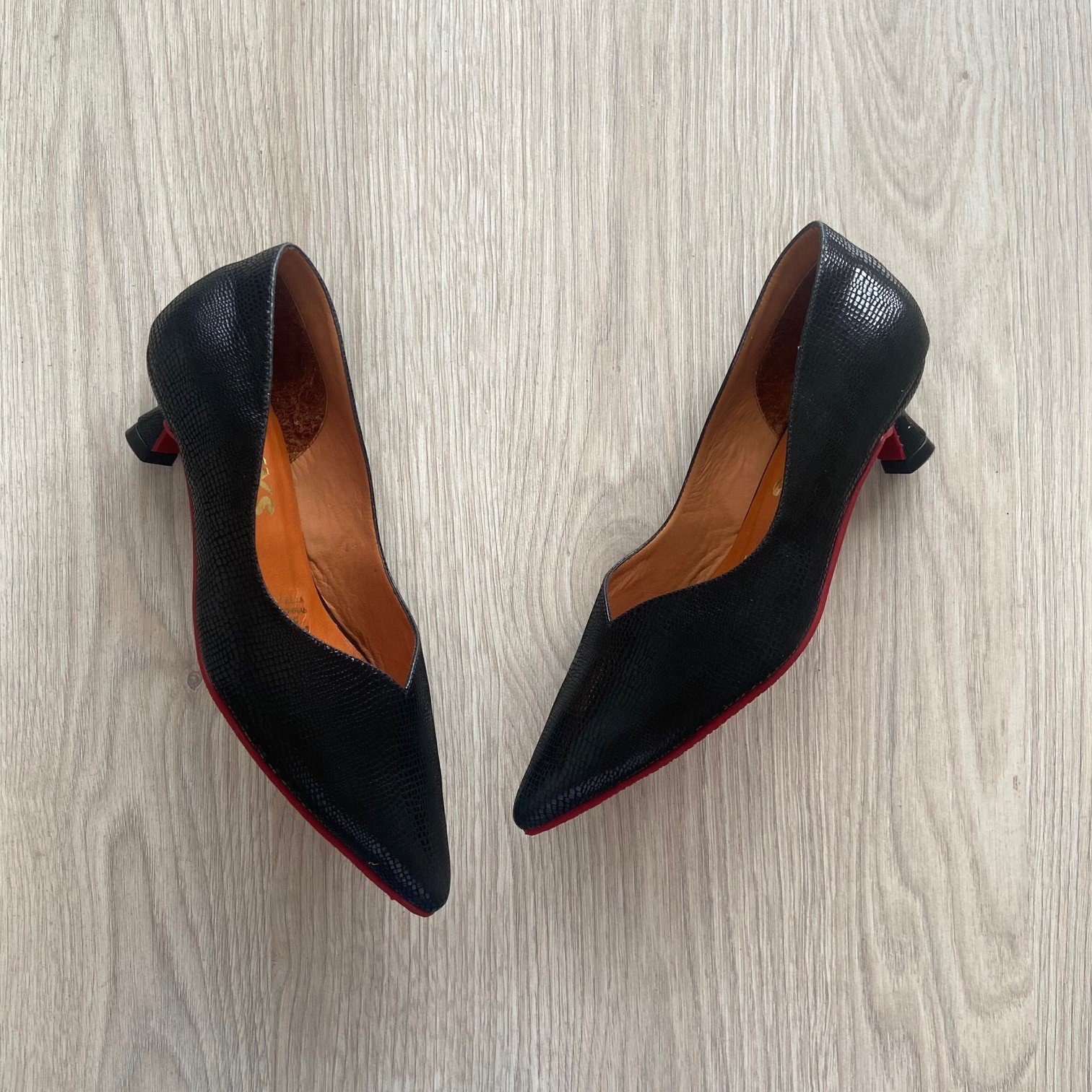 Zapatos negros cerrados en cuero - Imagen 3