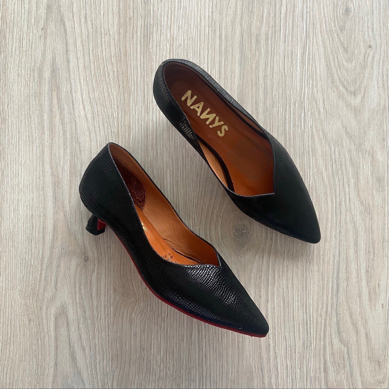 Zapatos negros cerrados en cuero - Imagen 2