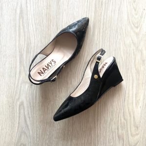 Zapatos negro en cuero con tacón playa