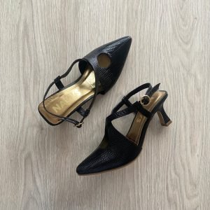 Zapatos negros en cuero cruzados