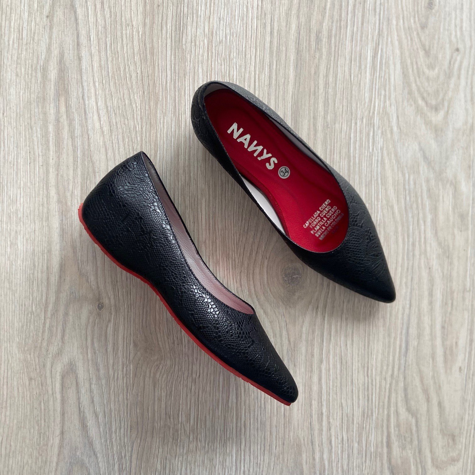 Baletas negras en cuero con tacón interno - Imagen 3