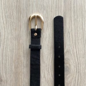 Correa negra en cuero peludo