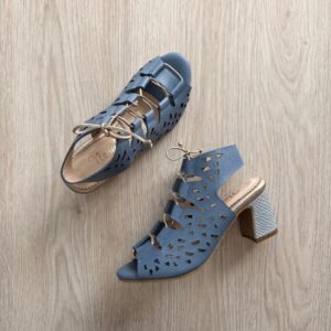 Sandalias azules en cuero