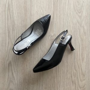 Zapato negro en cuero clasio destalonado