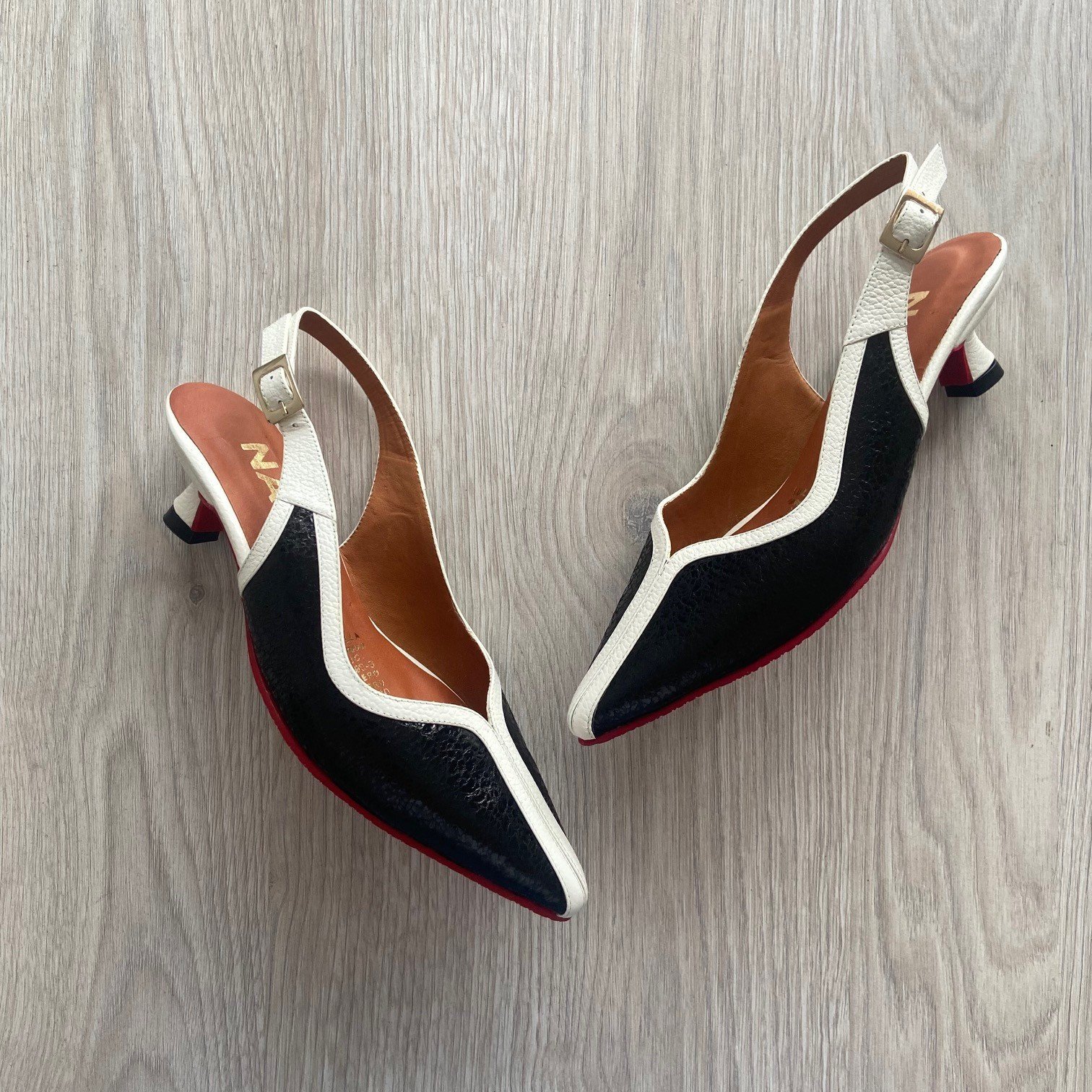 Zapatos negros con blanco en cuero - Imagen 3