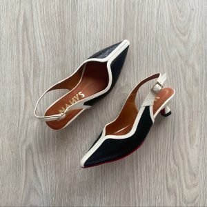 Zapatos negros con blanco en cuero