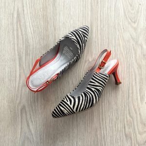 Zapatos animal print cebra en cuero peludo con naranja