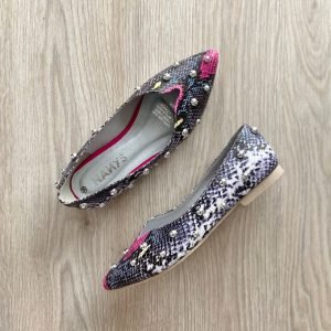 Baleta con taches en cuero de colores