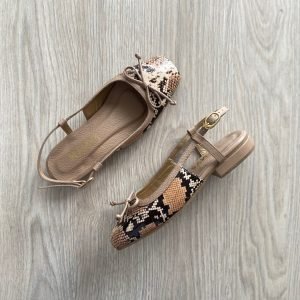 Baletas pardo animal print en cuero punta cuadrada