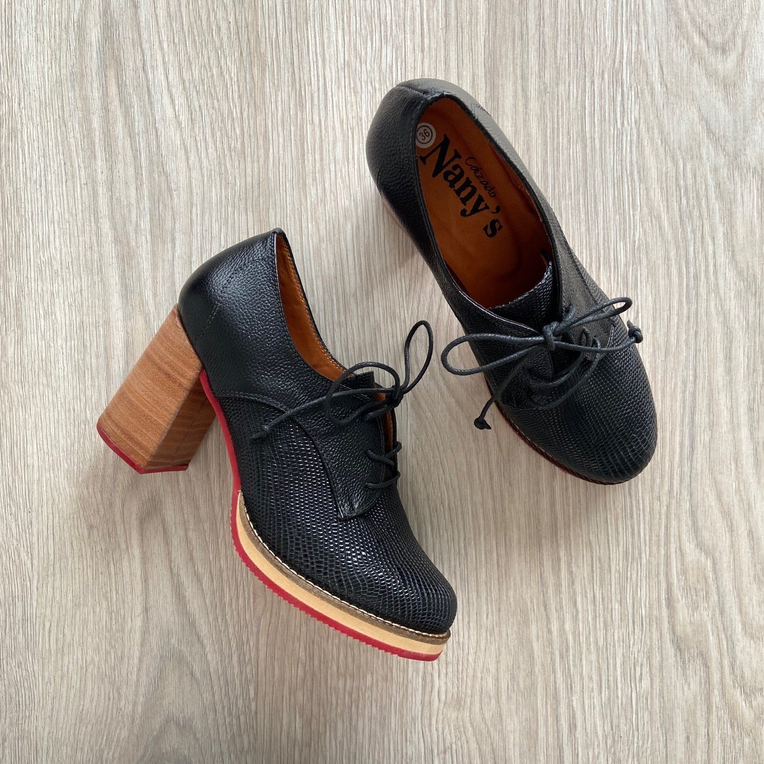 Zapatos botines negros en cuero - Imagen 3