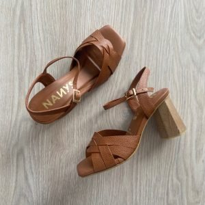 Sandalia alta miel en cuero