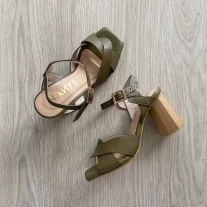 Sandalias verde en cuero