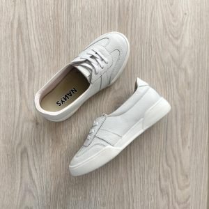 Tenis blancos en cuero bajitos