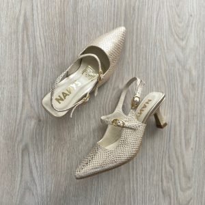 Zapatos beige con dorado en cuero