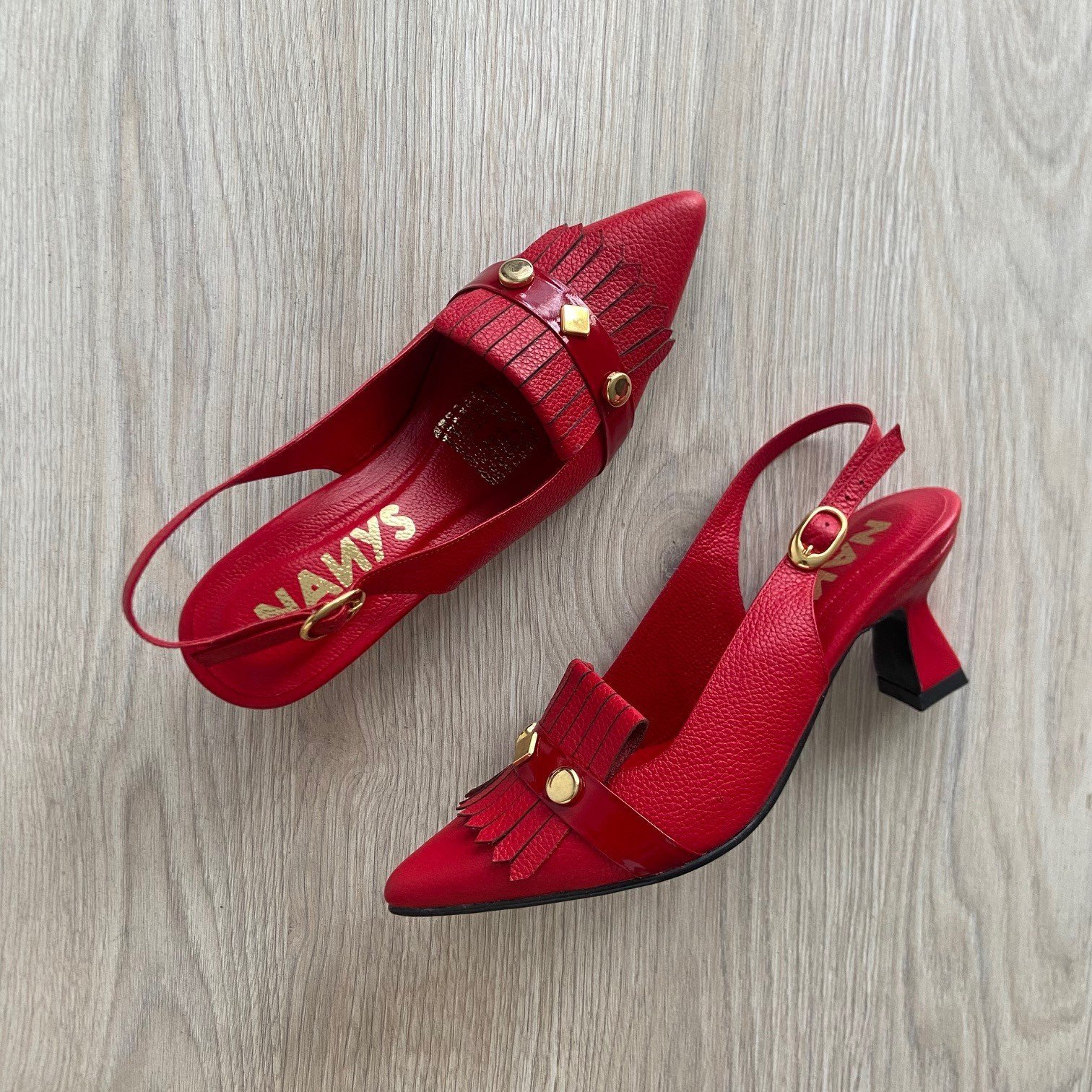 Zapatos rojos en cuero